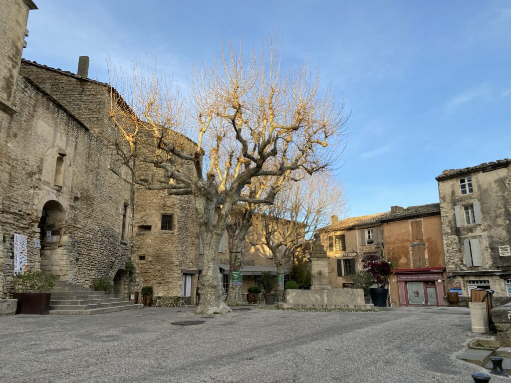 gordes-travel