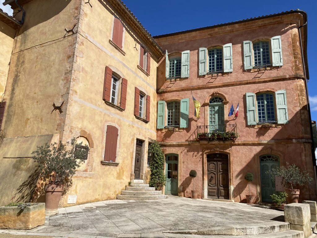 Roussillon-main-place